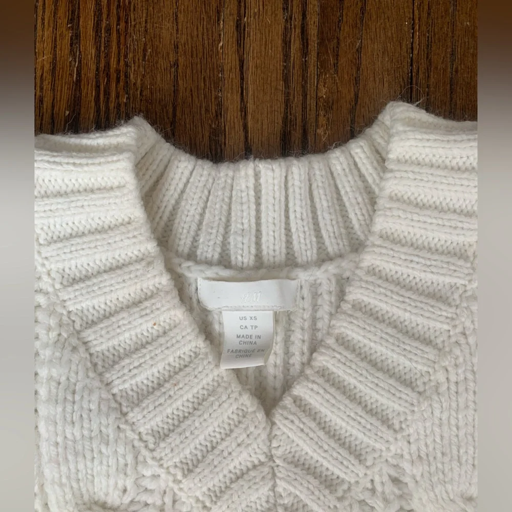 Oversized cable-knit sweater vest - Picture 3 of 7